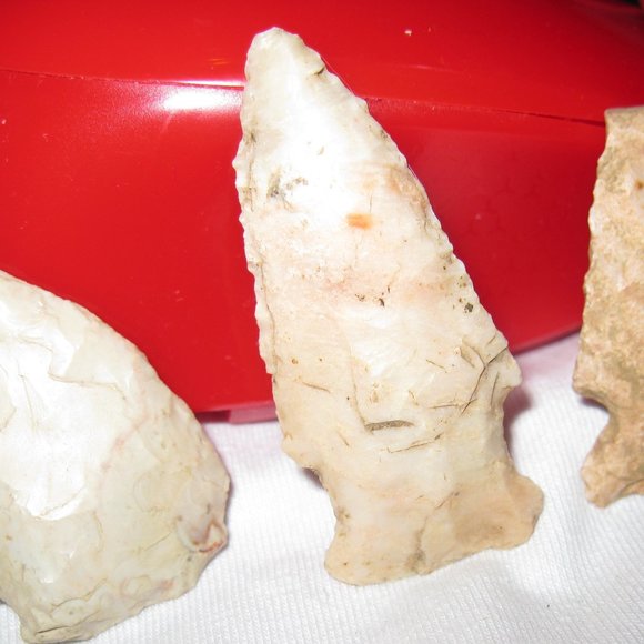 Arrowheads from the mid west - Picture 1 of 2